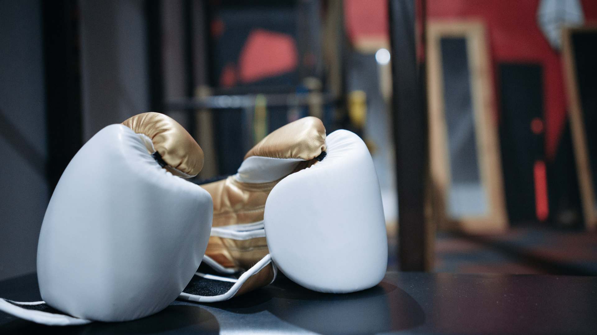 5 consigli essenziali per la manutenzione dei tuoi guantoni da boxe Twins 