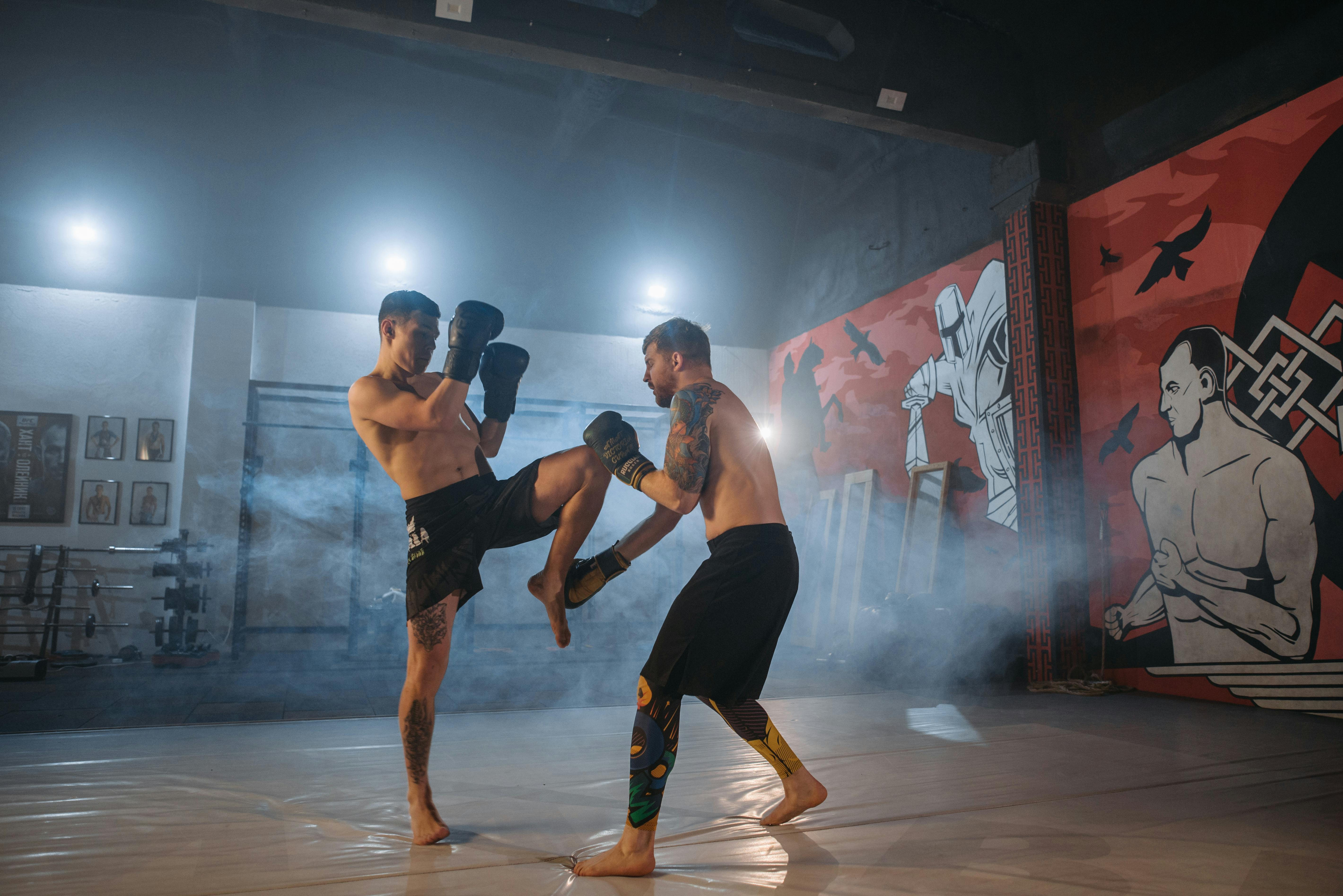 Muay Thai vs. boksen: een diepgaande duik van een expert in de kunst van 8 ledematen en de zoete wetenschap