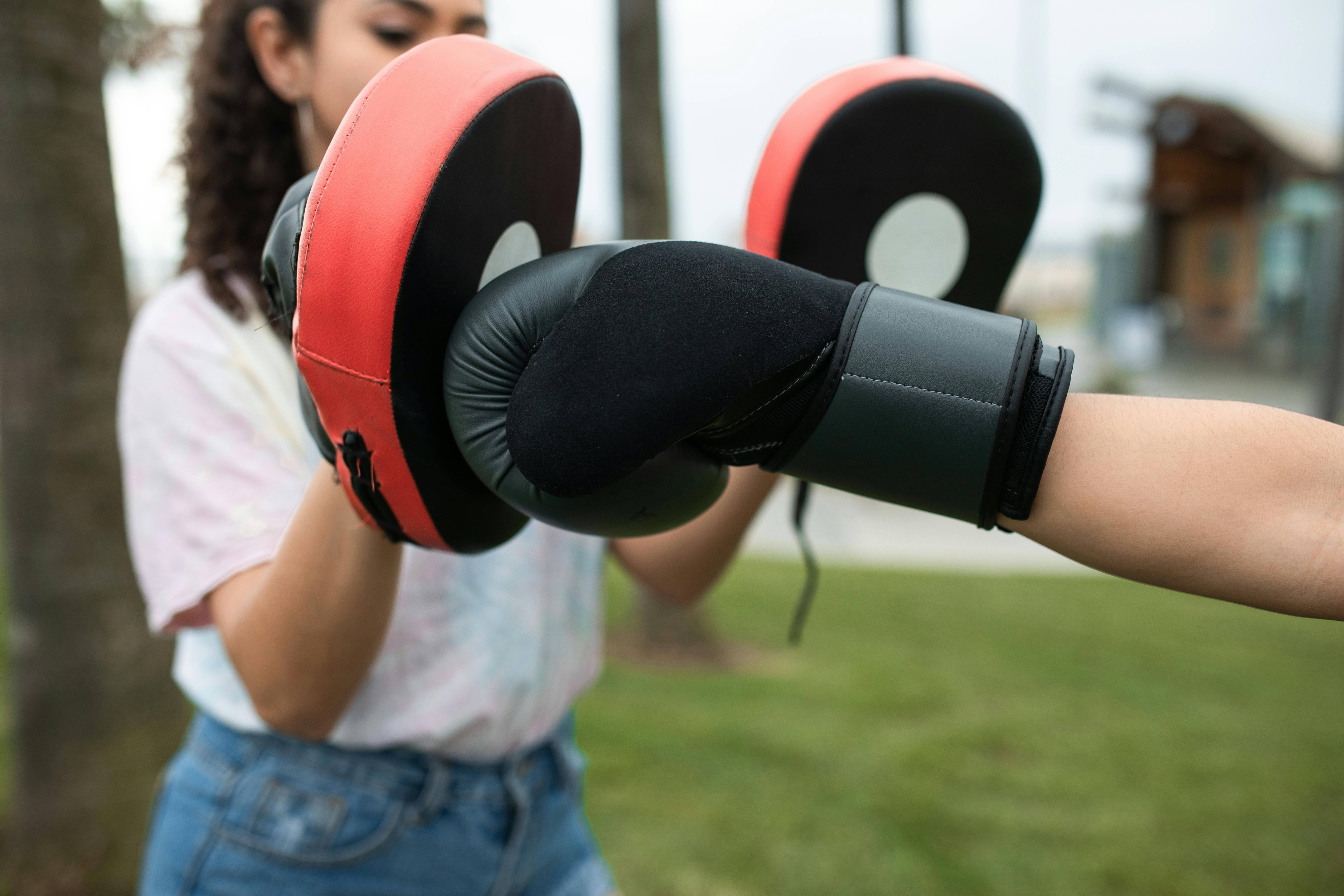 Confronto tra i migliori marchi di guantoni da boxe: Everlast vs Twins Special vs Hayabusa vs Fairtex